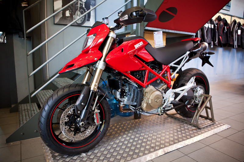 IMAGE(<a href="http://redac.cuk.ch/totheend/misc/ducatige-1.jpg" rel="nofollow">http://redac.cuk.ch/totheend/misc/ducatige-1.jpg</a>)